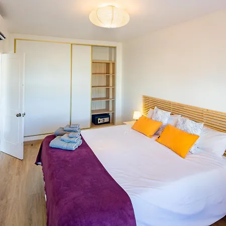 Center - Cute Quiet Close To The With Parking!! Apartment