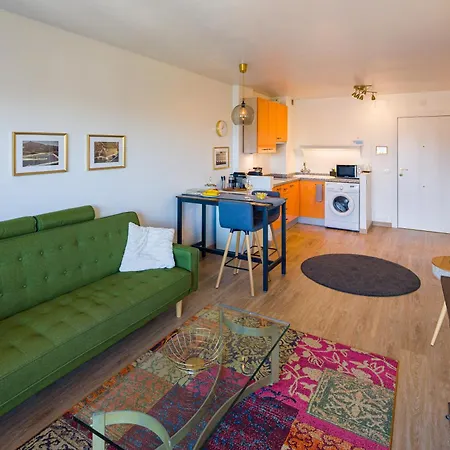 Apartment Center - Cute Quiet Close To The With Parking!! *
