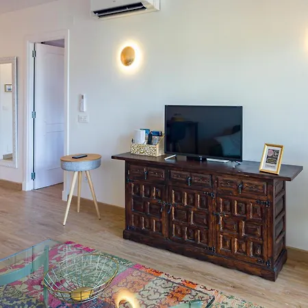 Apartment Center - Cute Quiet Close To The With Parking!! Marbella