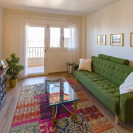 Center - Cute Quiet Close To The With Parking!! Apartment *