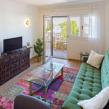 Apartment Center - Cute Quiet Close To The With Parking!! *