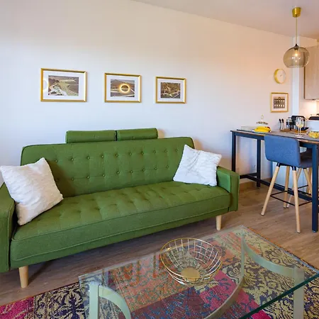 Center - Cute Quiet Close To The With Parking!! Marbella